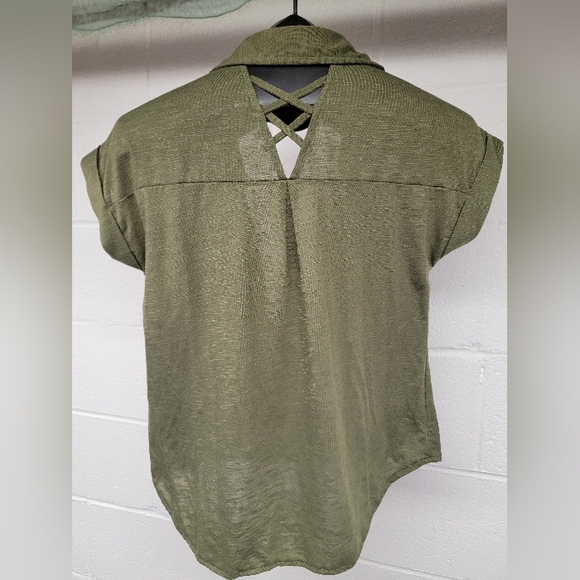 No Boundaries Green Front Tie Button Up Lace Up Back Flowy Shirt Small NWOT - Picture 2 of 3